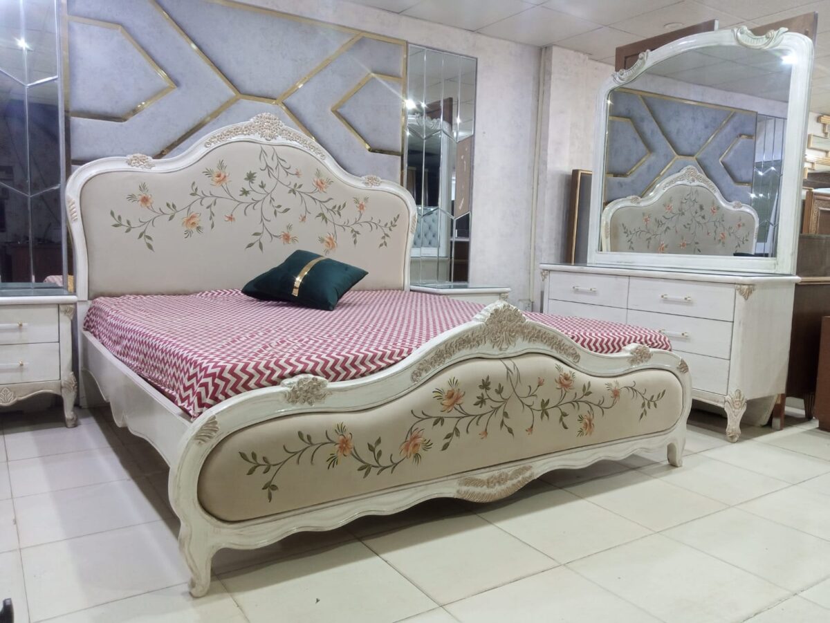 Wooden Classic Deco Bedroom Set With Classy Chalk Polish Work