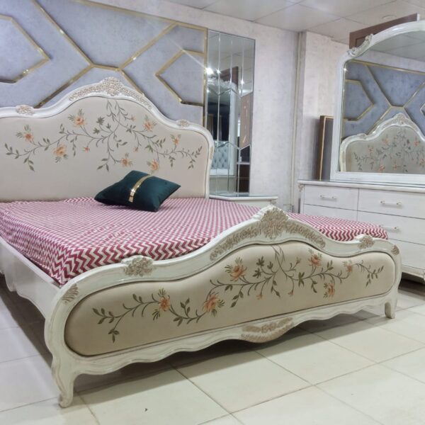 Wooden Classic Deco Bedroom Set With Classy Chalk Polish Work